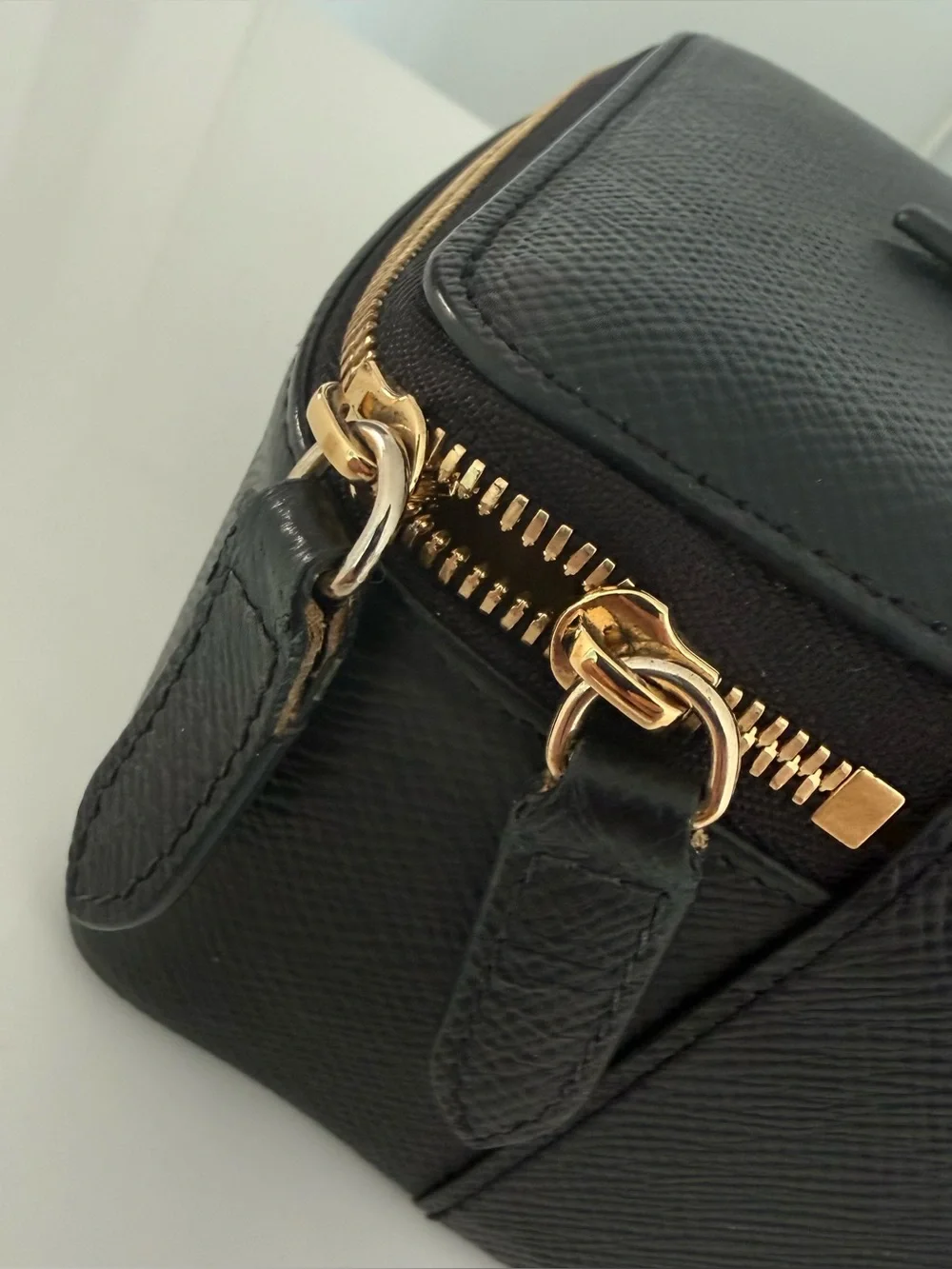 SMYTHSON Black Pebbled Leather Jewelry Case - Gold Hardware - 10.6” x 5.5” x 3”